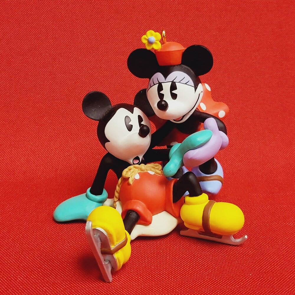 Hallmark Disney Mickey and Minnie Mouse Ice Skating Ornament 1997